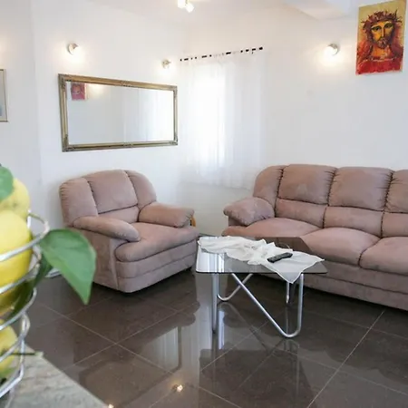 Okrug Gornji Luxurious Escape With Pool 别墅