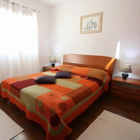 Okrug Gornji Luxurious Escape With Pool וילה טרוגיר