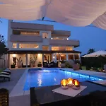 فيلة Okrug Gornji Luxurious Escape With Pool تروغير