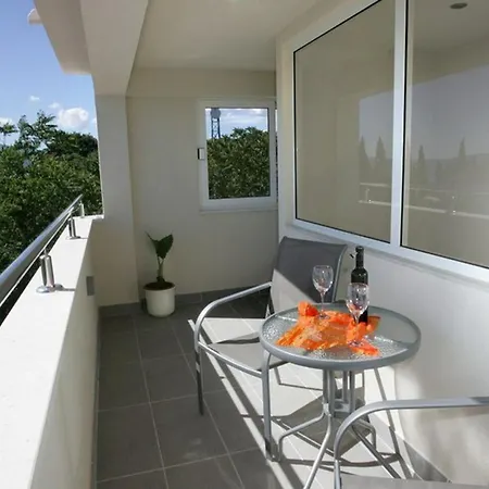 Okrug Gornji Luxurious Escape With Pool Villa *