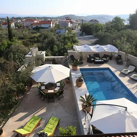 Villa Okrug Gornji Luxurious Escape With Pool Trogir